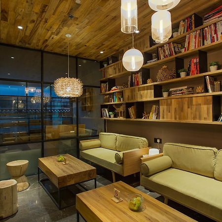Отель Yat House Гуанчжоу Экстерьер фото